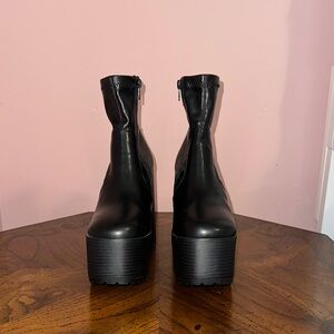 Shoe Dazzle Black Platform Shoes with Thick Sole